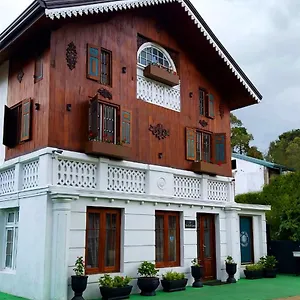 The Golf Green City Bungalow *** Nuwara Eliya